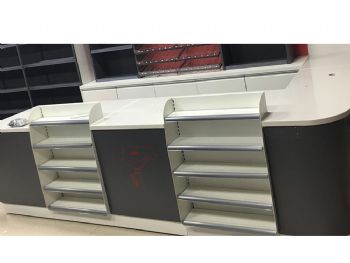 便利店收银区商品陈列柜