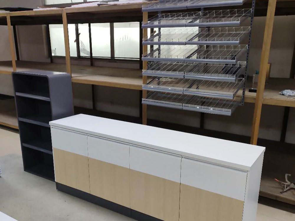 便利店收银区商品陈列柜